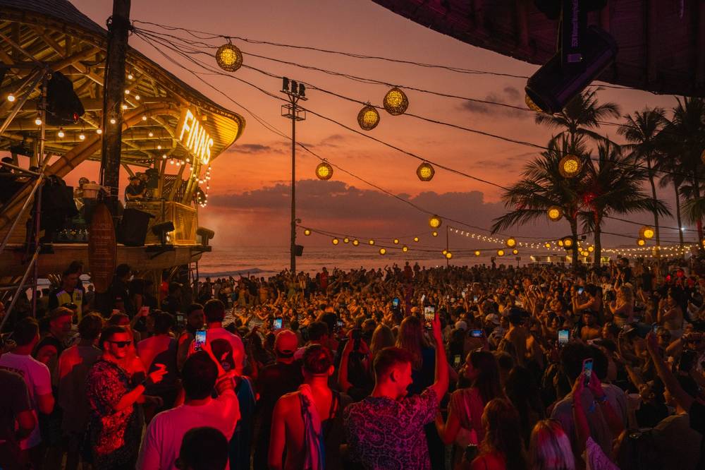 Party at Finns Beach Club - Image 2